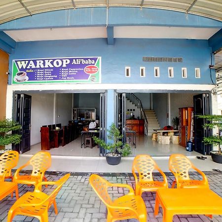 Oyo 90922 Gurusinga Guesthouse Medan Exterior photo