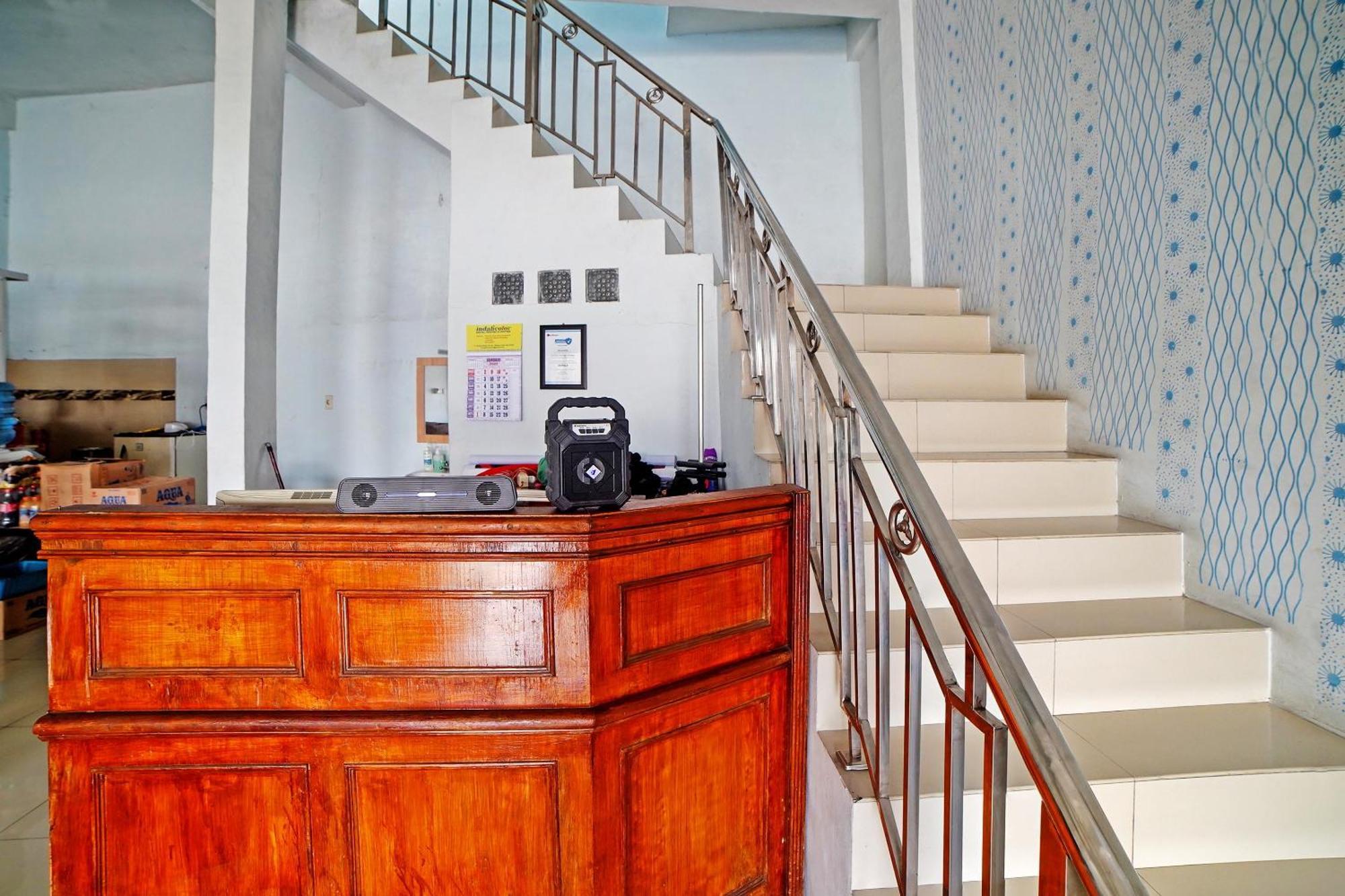 Oyo 90922 Gurusinga Guesthouse Medan Exterior photo